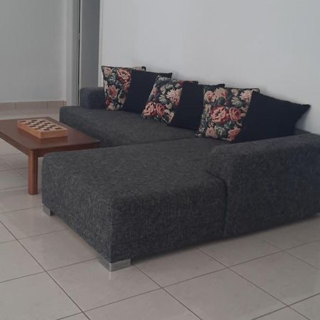 Janis Home Chrani Luaran gambar