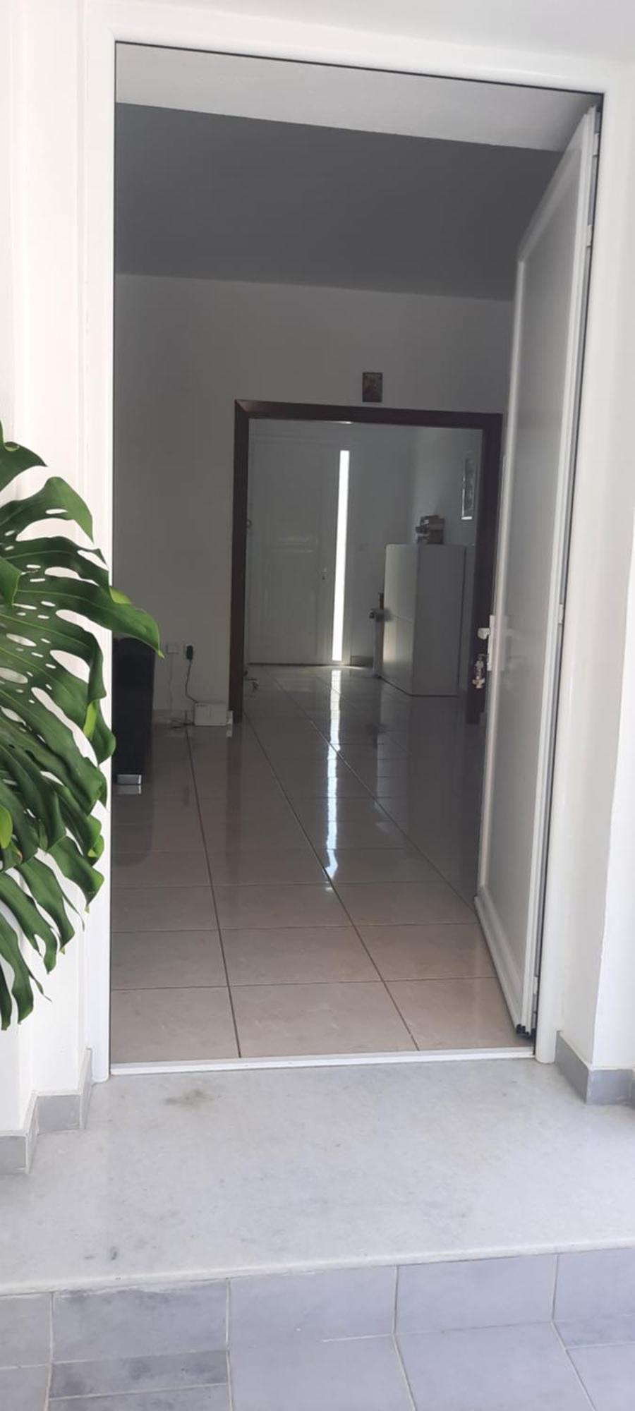 Janis Home Chrani Luaran gambar