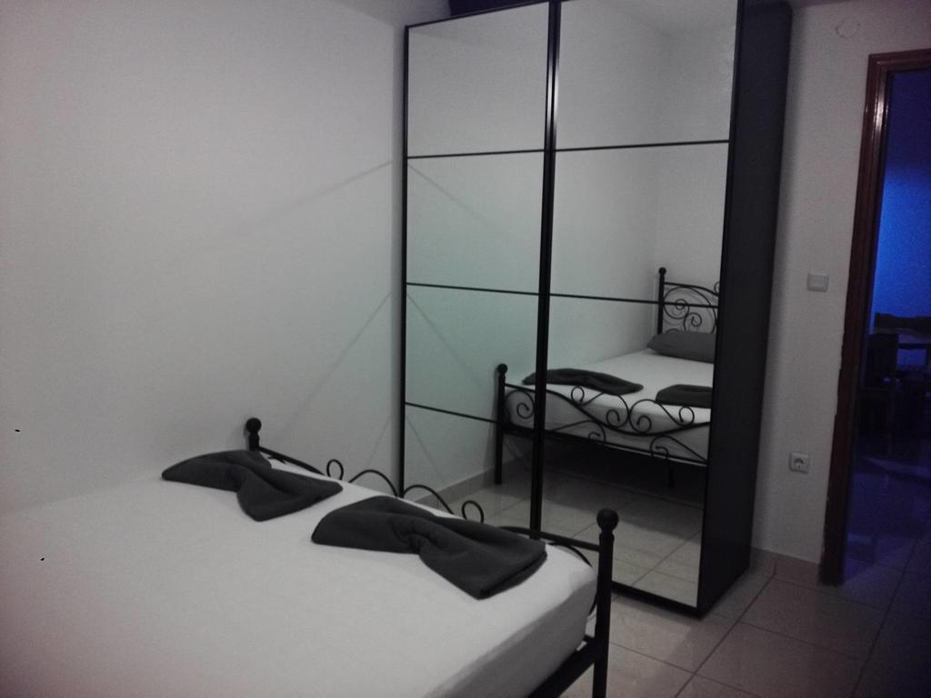 Janis Home Chrani Luaran gambar
